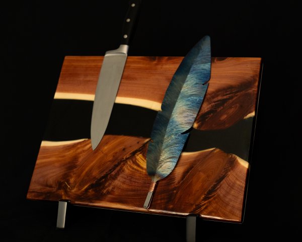 LIMITED EDITION FEATHER & MAGNETIC KNIFE BLOCK - Free Giveaway