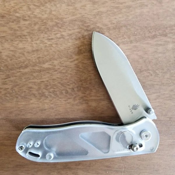 Kizer Drop Bear By Azo with Nitro V Satin Blade, PMMA & Clutch Lock. Model V3619A1 - Free Giveaway